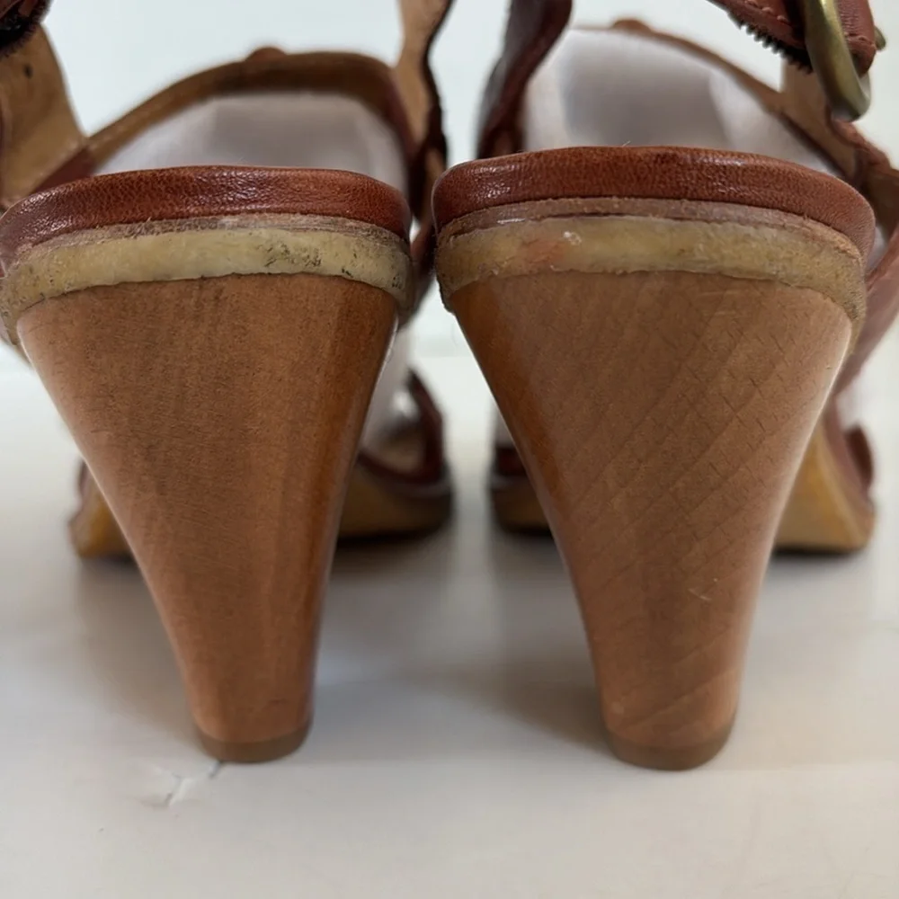 Frye Mandy T Strap brown leather up gladiator gold hardware open toe sandal cone